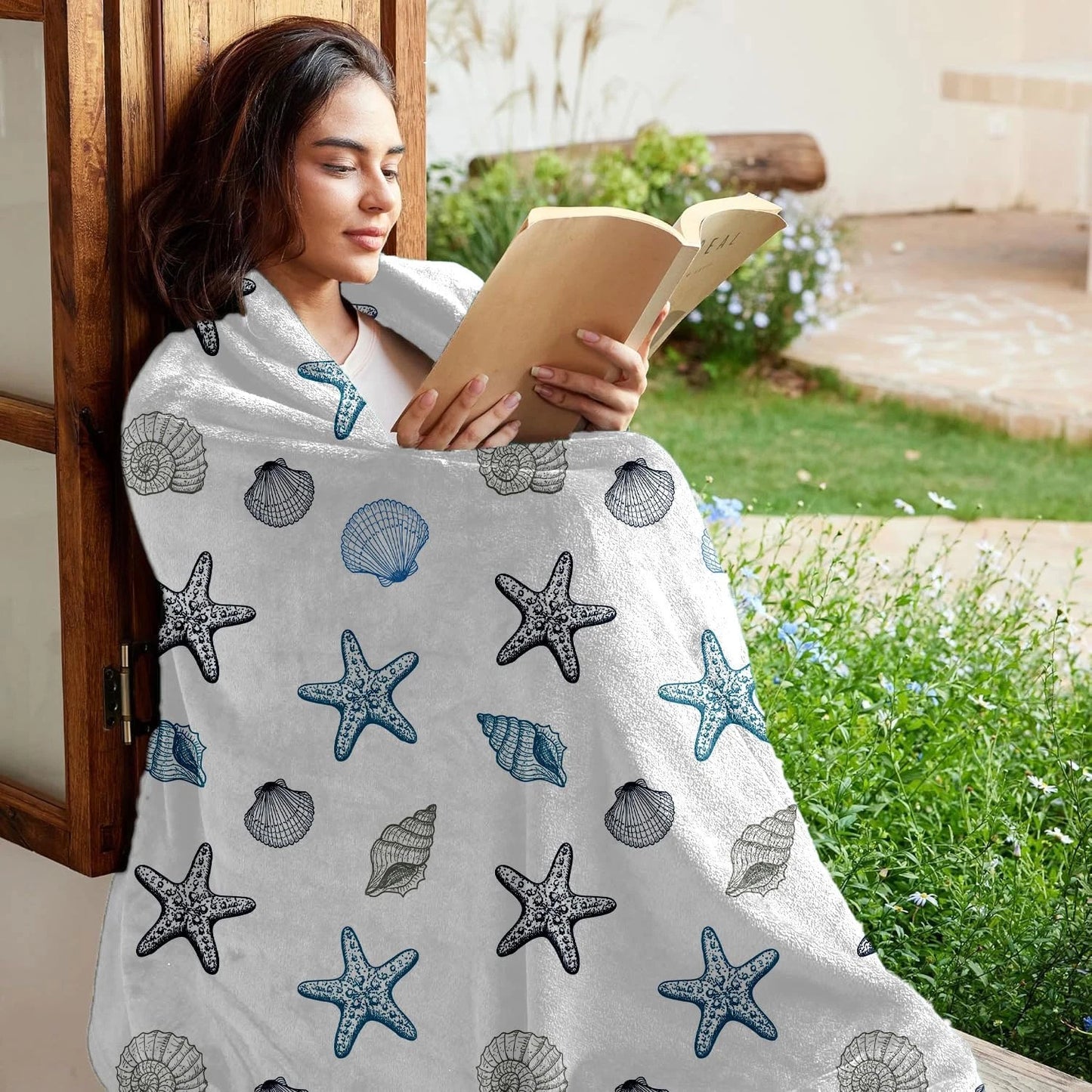 Starfish Seashell Pattern Coastal Throw Blanket